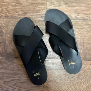 Super cute! Beautiful leather! Brand new!